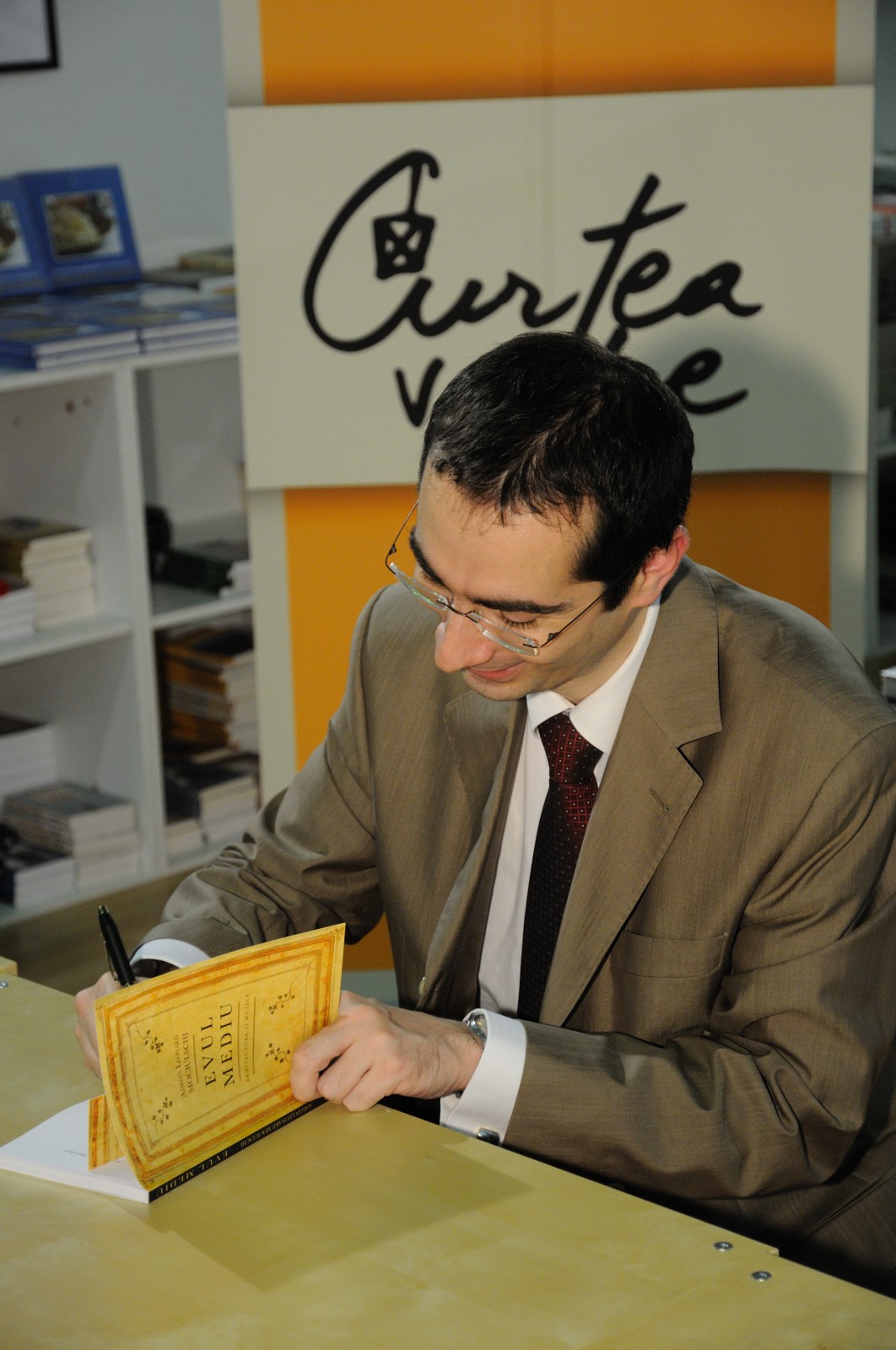 poza-Adrian-Leonard-Mociulschi-Curtea-Veche