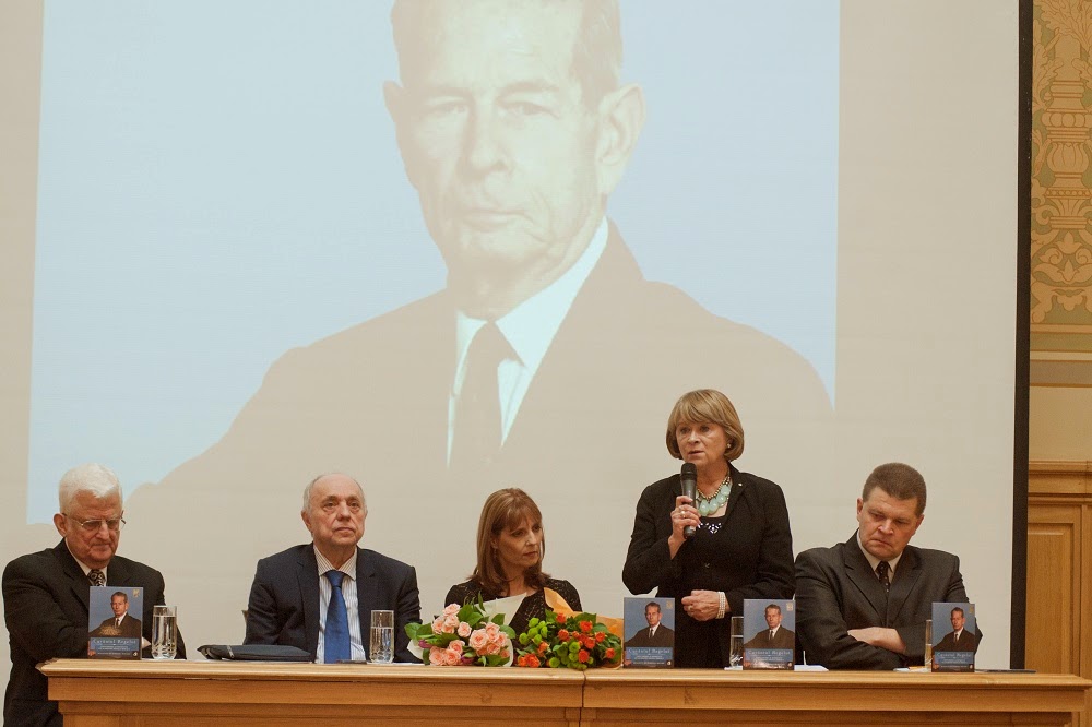 Principesa-Maria-Lansarea-dvd-ului-Cuvantul-Regelui-BCU-27-noiembrie-2014-c-Casa-MS-Regelui-foto-Daniel-Angelescu-4