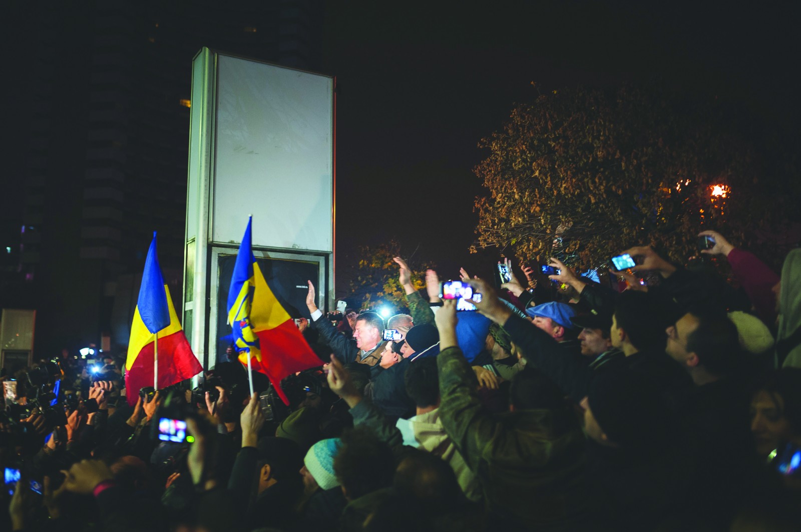 Sarbatorirea victoriei _Piata Universitatii_ foto Dragos Asaftei